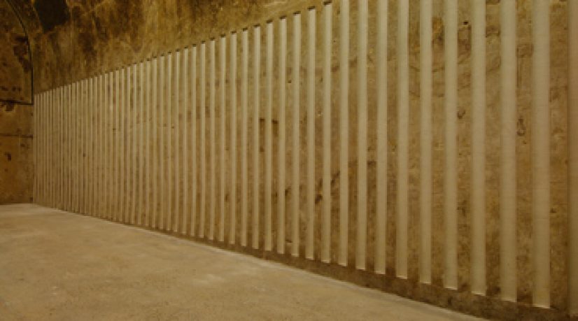 Daniel Buren “Ecrire la craie : bas relief”, travail in situ, 2007