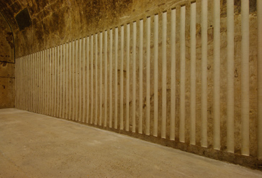 Daniel Buren “Ecrire la craie : bas relief”, travail in situ, 2007