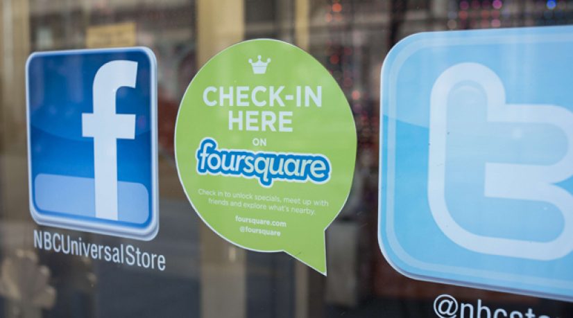 Logo de Facebook, Twitter et Foursquare