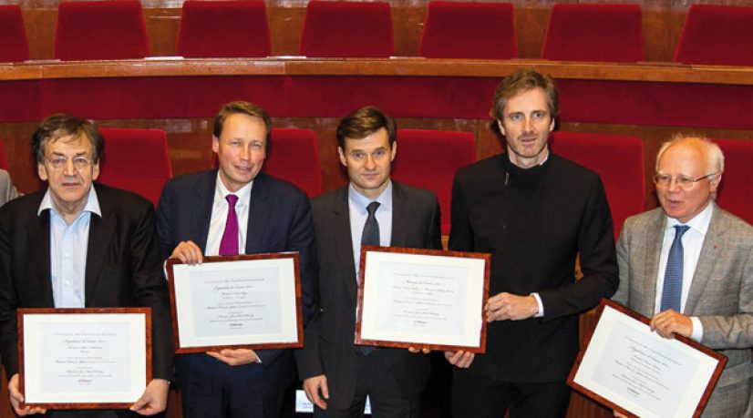 Les lauréats avec leurs diplômes