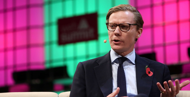 Alexander Nix de Cambridge Analytica, le méchant d'un faux James Bond