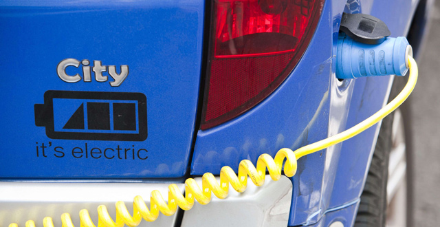 Voiture électrique, sûrement mais lentement