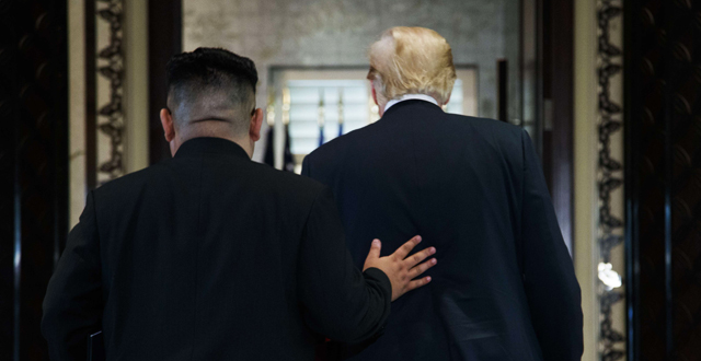 Touristes et politiques américains en Corée du Nord