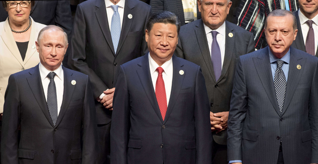 Comment meurt la démocratie, ou quelles leçons tirer de la montée en puissance des hommes forts dans des Etats faibles