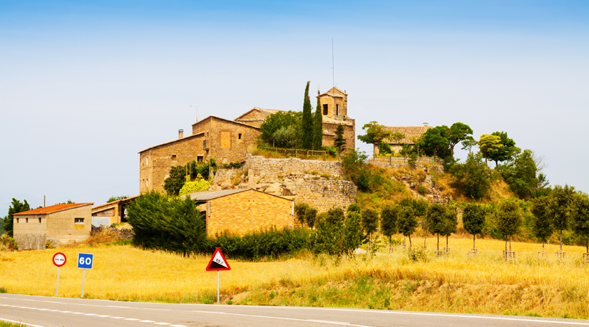 Avec 40 000 châteaux sur son territoire, la France regorge de ces biens atypiques à tous les prix, sur un marché qui reprend des couleurs