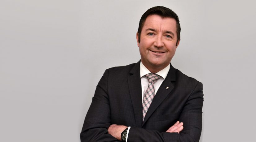 Karl Olive a su s’appuyer sur le football et sa ville de Poissy pour s’imposer chez les Républicains. L’ancien journaliste de Canal Plus aux réseaux plus qu’étoffés s’est lié d’amitié avec Emmanuel Macron lors d’un concert d’Elton John.