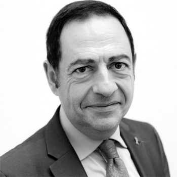 Jean-Luc Romero  55 ans Conseiller régional d’Île-de-France, président du Crips