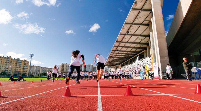 Des entretiens d’embauche au stade d'athlétisme