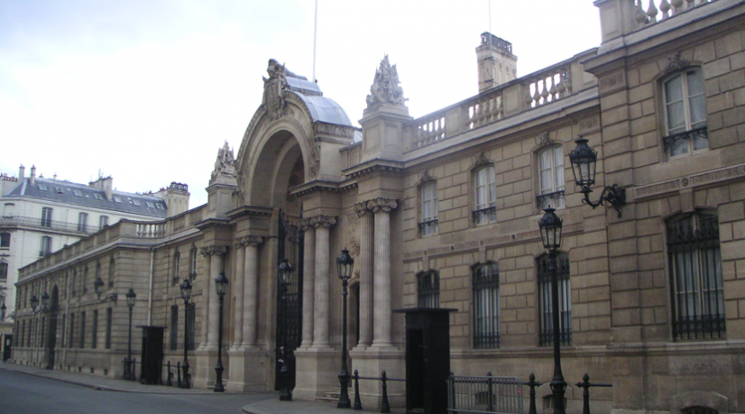 Il est urgent de se débarrasser de la monarchie républicaine