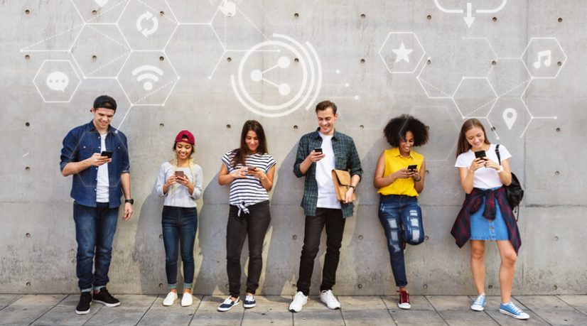 Les médias sociaux creusent un nouveau fossé entre Gen Z et millenials