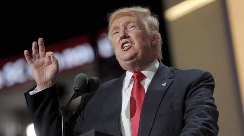 La démocratie libérale prise entre deux feux