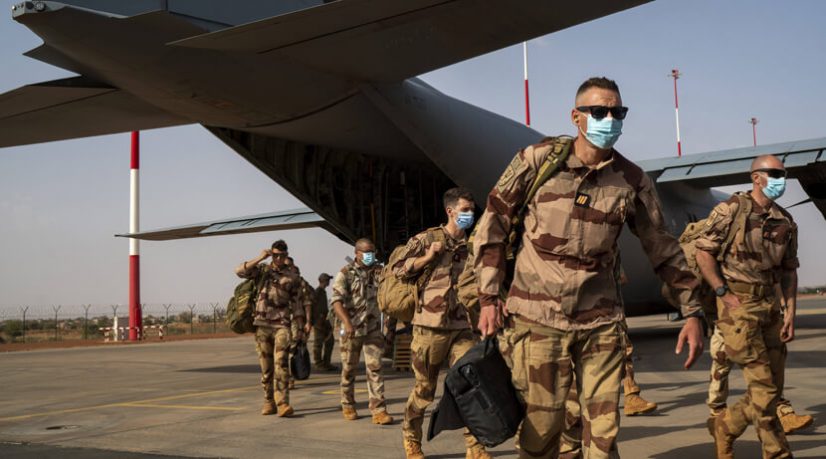 Entre politique et militaire, une symbiose ratée