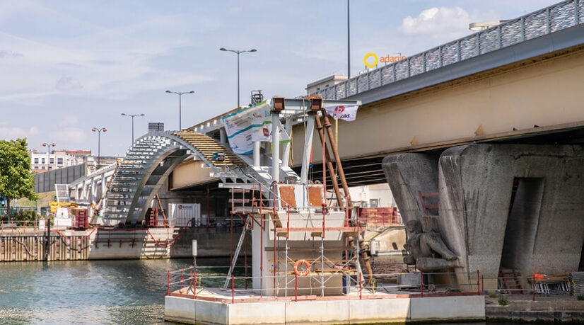 Une passerelle pour cyclistes et piétons au pont de Nogent