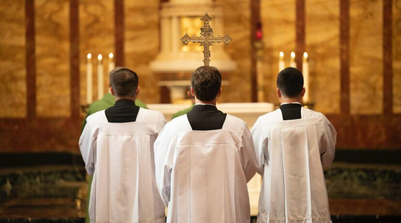 L’Église catholique devrait supprimer l’exigence de célibat des prêtres