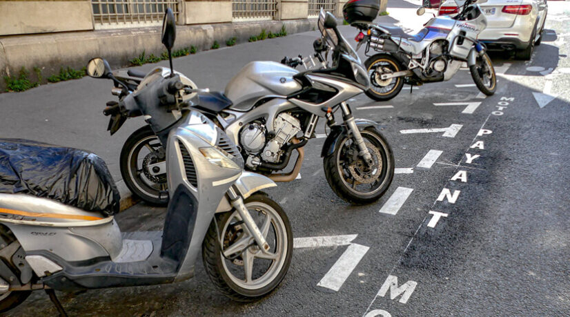 Stationnement payant des deux-roues thermiques à Paris