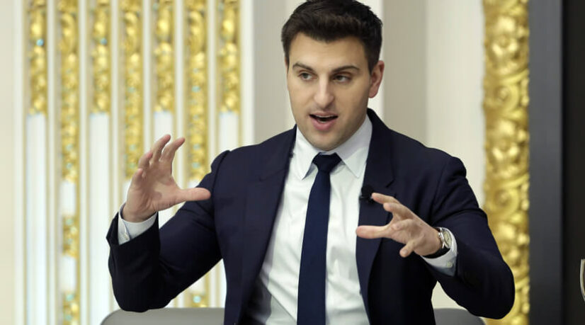 entretien avec Brian Chesky, CEO d'Airbnb 