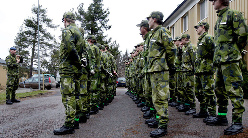 Comment recruter plus de militaires ?