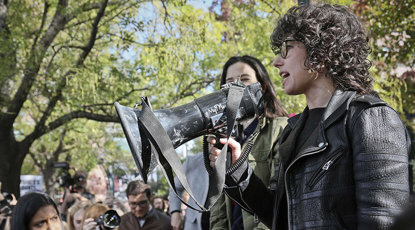 Meredith Whittaker, Signal : “L’IA est née du business model de la surveillance”