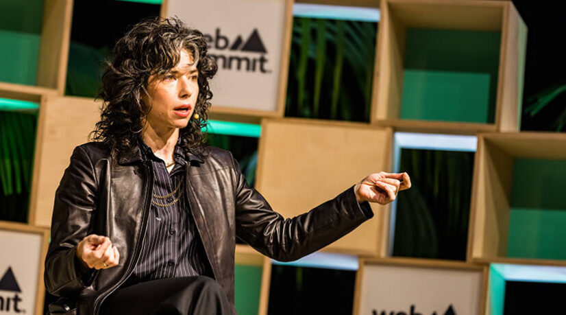 Meredith Whittaker, Signal : “L’IA est née du business model de la surveillance”