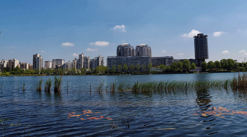 Menacé par les cyanobactéries, le lac de Créteil réaménagé