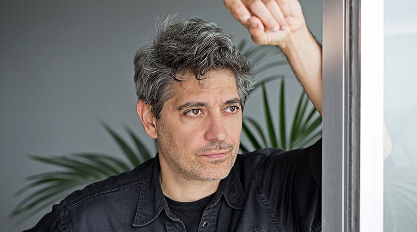 Makis Malafékas : “Très peu de Grecs ont accès à l’été grec”