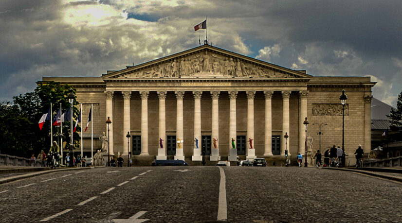 Des milliards de PIB perdus - Élysée, Matignon, Palais Bourbon : personne ne répond plus