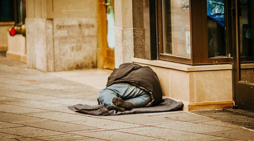 Au Conseil de Paris, Léa Filoche monte au créneau pour l’hébergement d’urgence