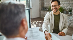 Intérim, le tremplin assumé de la génération Z